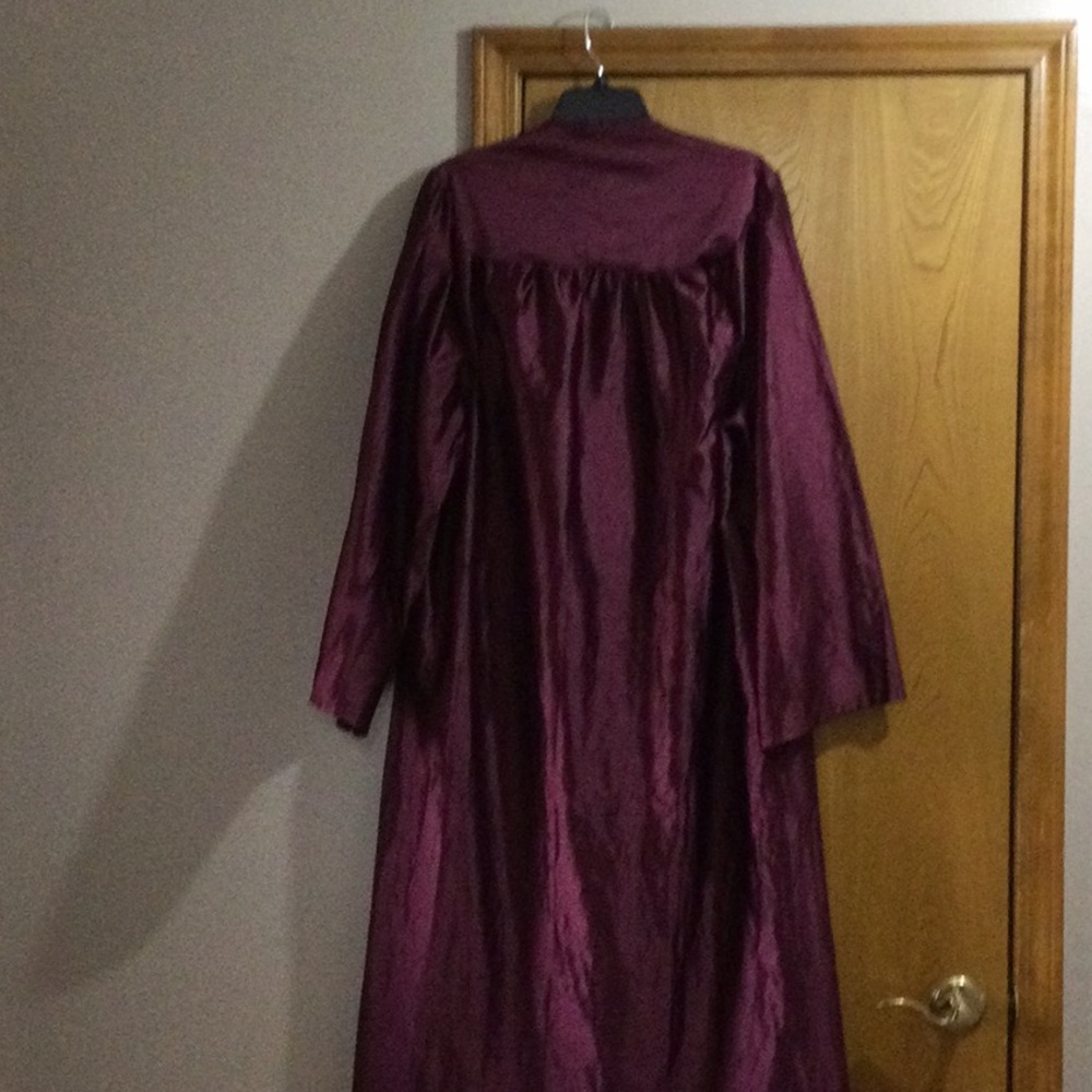 Graduation gown - Picture 3 of 5